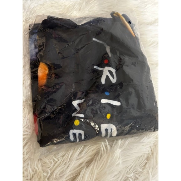 Friends 2pk pillow covers. New 16‎ x 16 - Picture 6 of 6